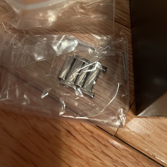 LIKE NEW MICHAEL KORS WATCH - Picture 4 of 5